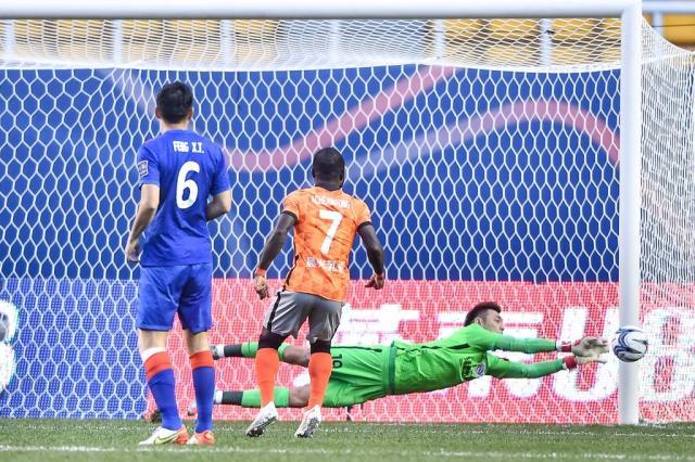 HuaTiHui-【足协杯】张源远射造威胁 申花总分1比0淘汰深圳